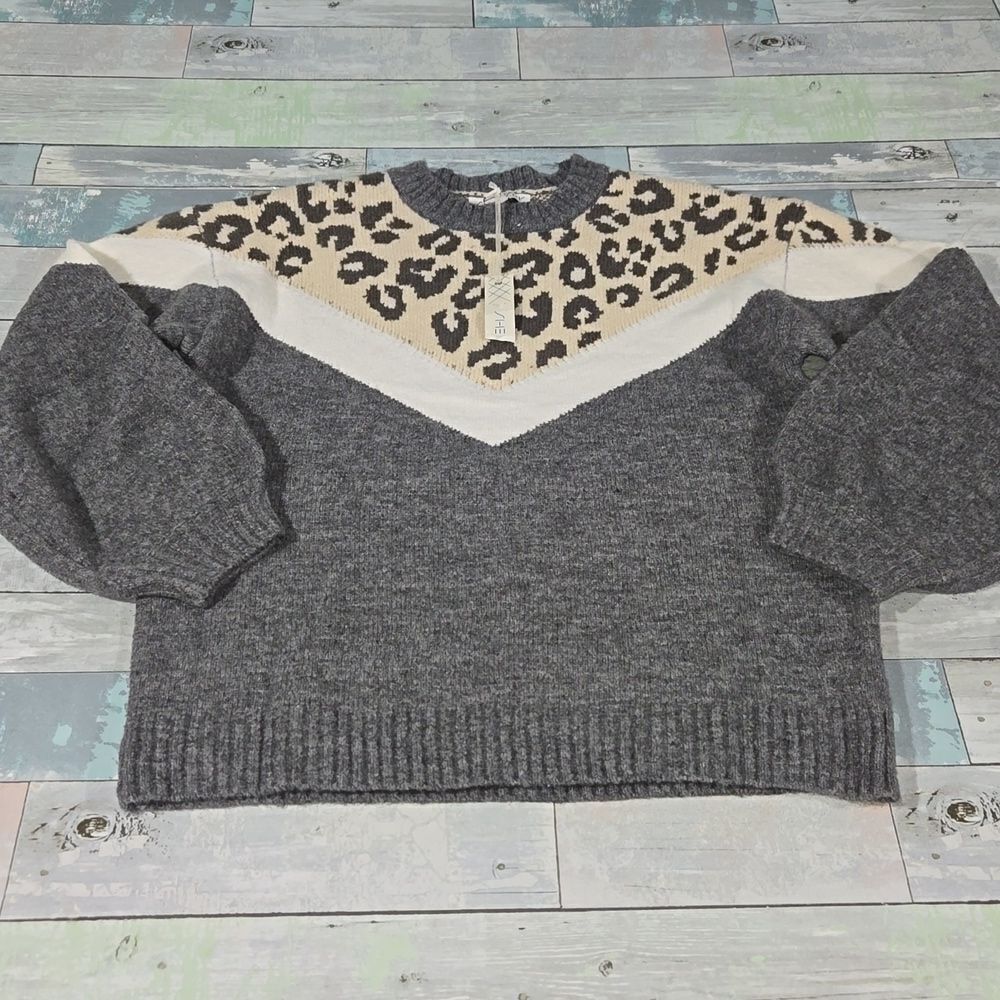 She + Sky Sweater size Small NWT